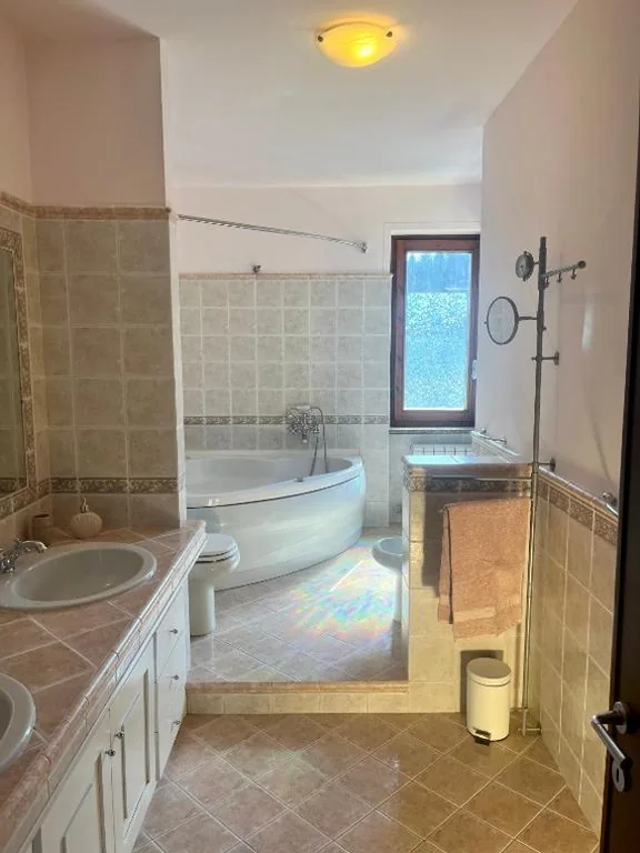 Il lago e la collina — foto 3