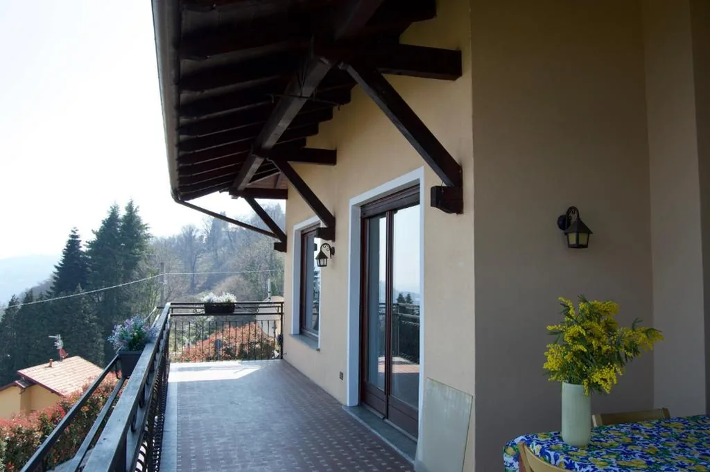 Il lago e la collina — foto 6