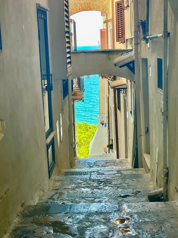 Il Mare Nel Pozzo Sperlonga Centro Storico Tutti i servizi sotto casa, a 100 mt dal mare Parcheggio multilivello adiacente, lasci la macchina e fai tutto a piedi!