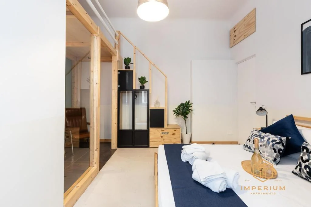 Imperium Vittorio Central Guesthouse – 4 BDR, City Center, 100mt to train station, pvt bathrooms, A-C — foto 8