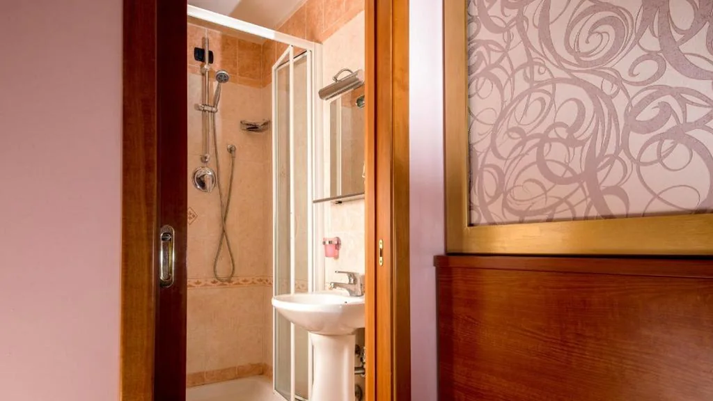 IN Roma Vale&Hillary colosseo b&b — foto 3