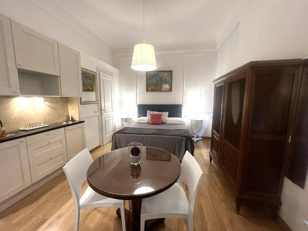 INTERNO ROMA — foto 8