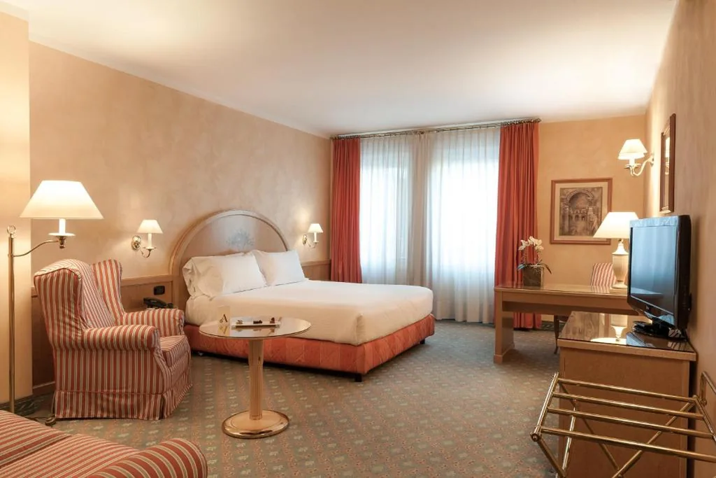 Junior Suite — Agora’ Palace Hotel