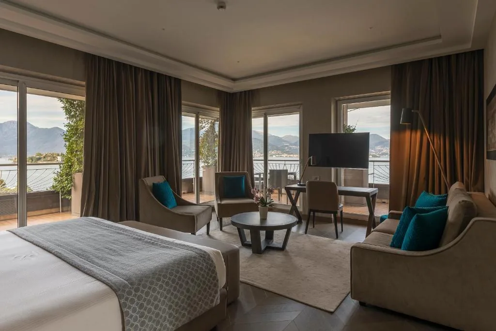 Junior Suite Angolare con Vista Lago — Hotel La Palma