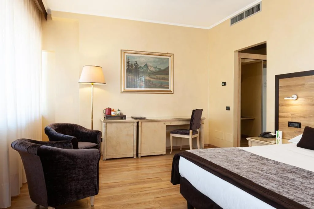 Junior Suite — Augustus Hotel