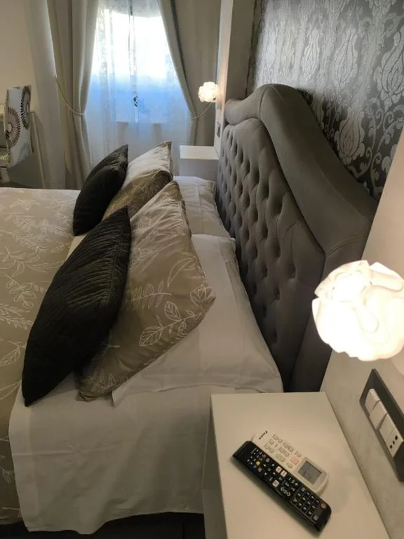 Junior Suite — Castel Sant’ Angelo Suites – Vatican – City center – Direct bus stop to and from Fiumicino Apt