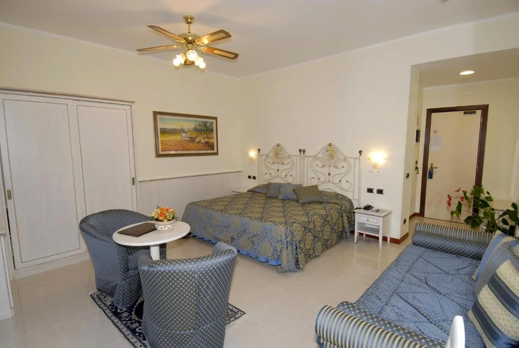 Junior Suite con Balcone e Vista Mare — Hotel Porto Roca