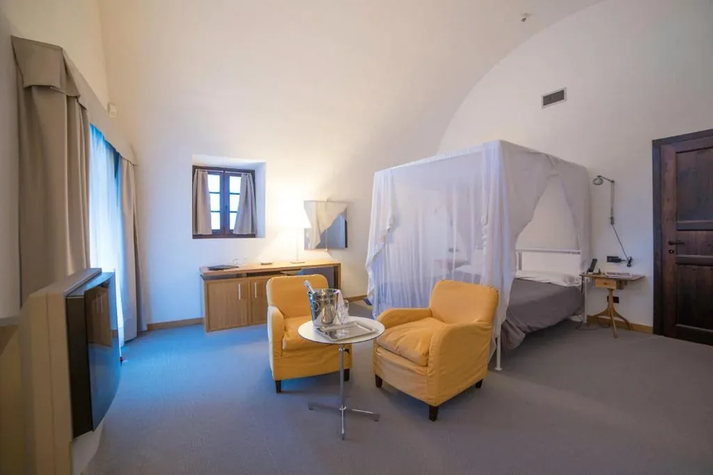 Junior Suite with Balcony — Hotel Cavour Et Des Officiers