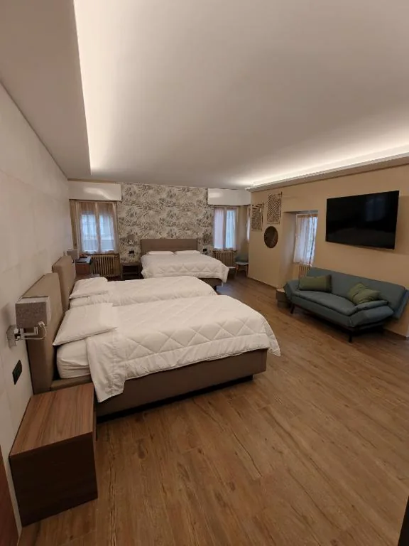 Junior Suite with Balcony — Hotel Emiliana