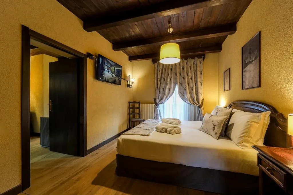 Junior Suite with Balcony — Hotel Jumeaux