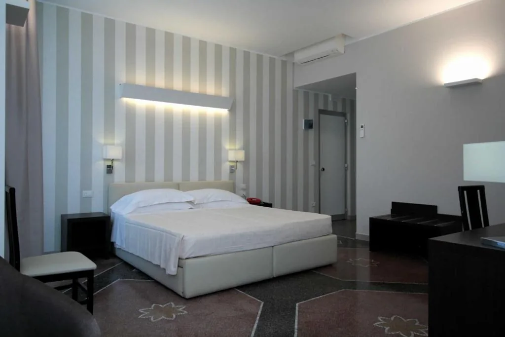 Junior Suite con Balcone — Hotel Vittoria
