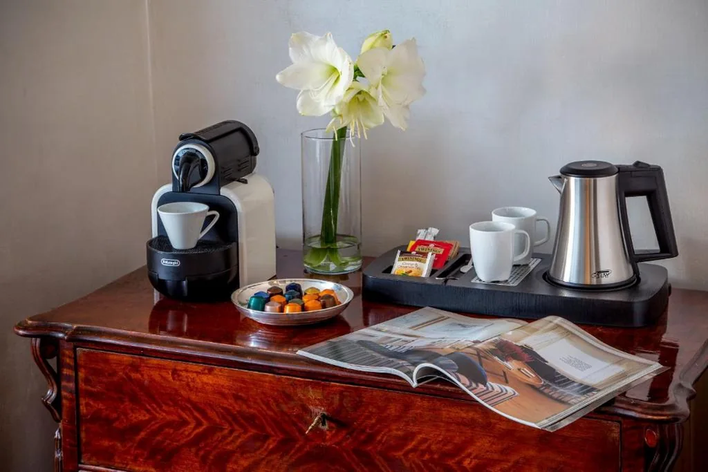 Junior Suite con Balcone — Palazzo De Cupis – Suites and View