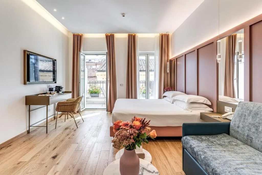 Junior Suite con Balcone — Relais Trevi 95 Boutique Hotel