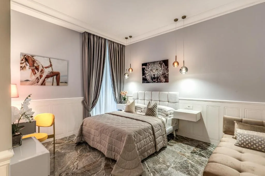 Junior Suite with Balcony — Rome55 – Piazza di Spagna