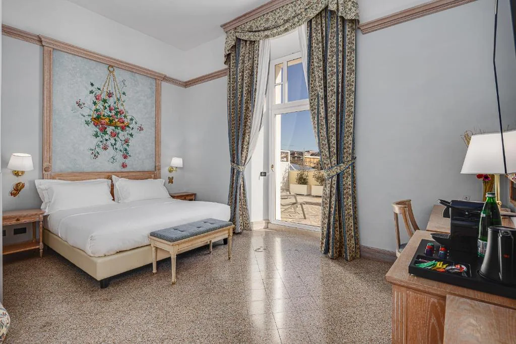 Junior Suite con Balcone Vista Mare — Hotel De La Ville