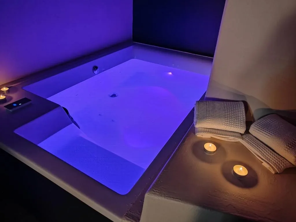 Junior Suite with Private Pool — Le Grenier d’Antan – Relax Suite Aosta