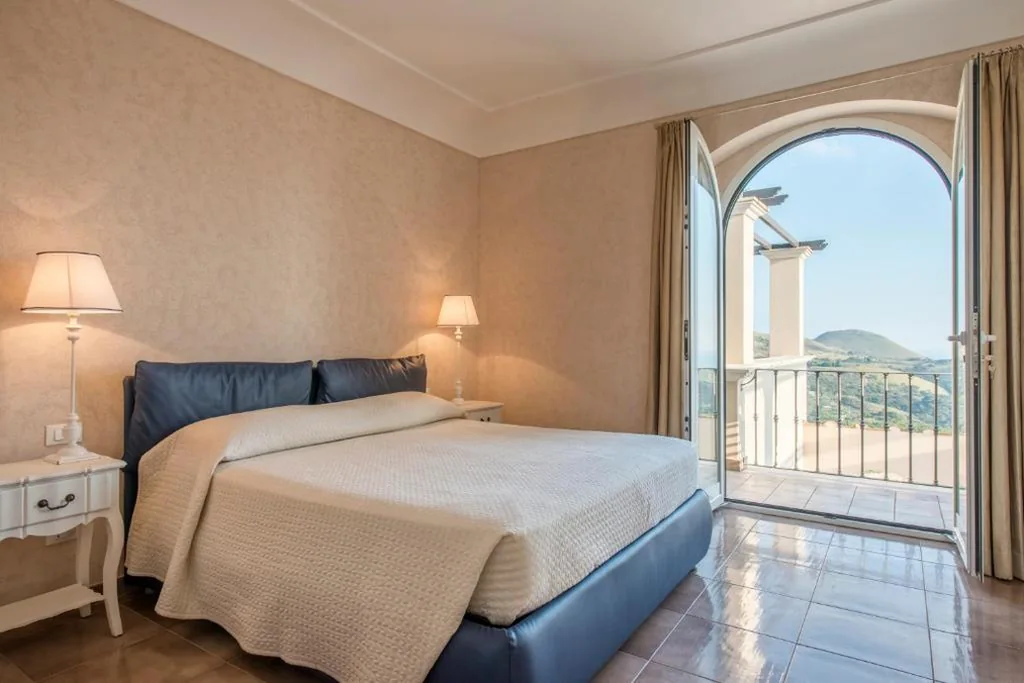 Junior Suite con Terrazza — Collina Degli Ulivi B&B