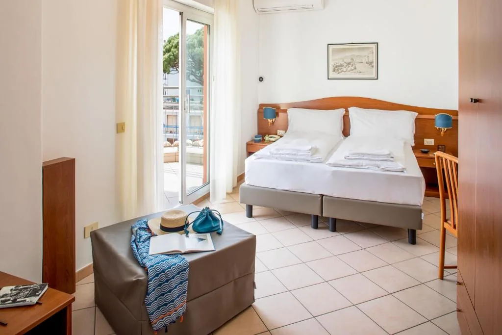 Junior Suite con Terrazza — Hotel Tritone