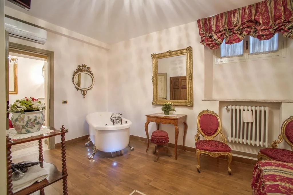 Junior Suite con Vasca Idromassaggio — Navona Gallery Suites