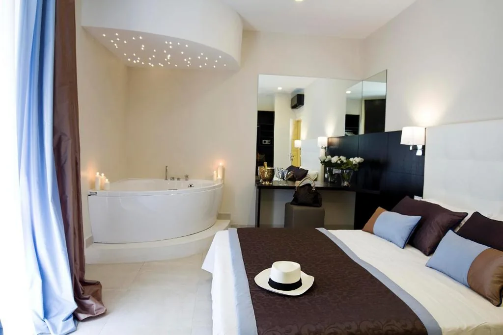 Junior Suite con Vasca Idromassaggio — Roman Holidays Boutique Hotel