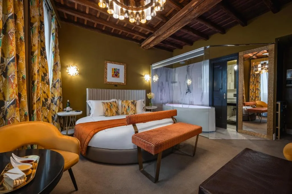 Junior Suite con Vasca Idromassaggio — Torre Argentina Relais – Residenze di Charme