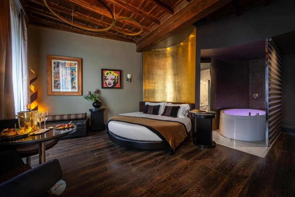 Junior Suite con Vista Città — Torre Argentina Relais – Residenze di Charme