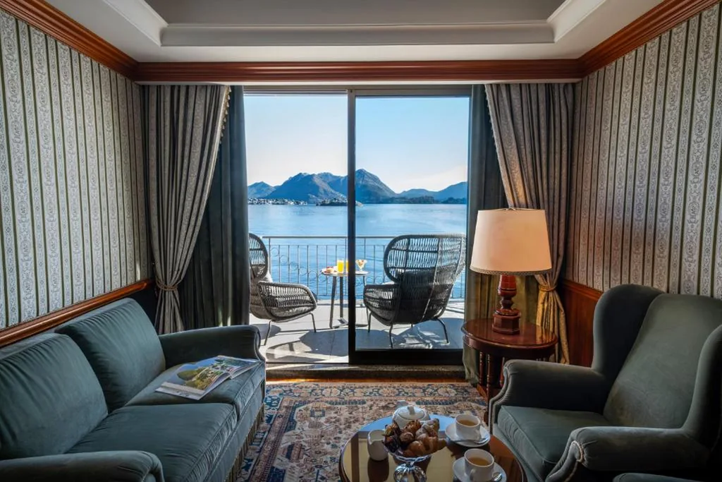 Junior Suite with Lake View — Grand Hotel Dino