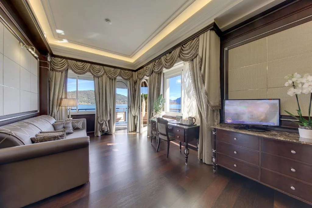 Junior Suite con Vista Lago — Hotel Splendid