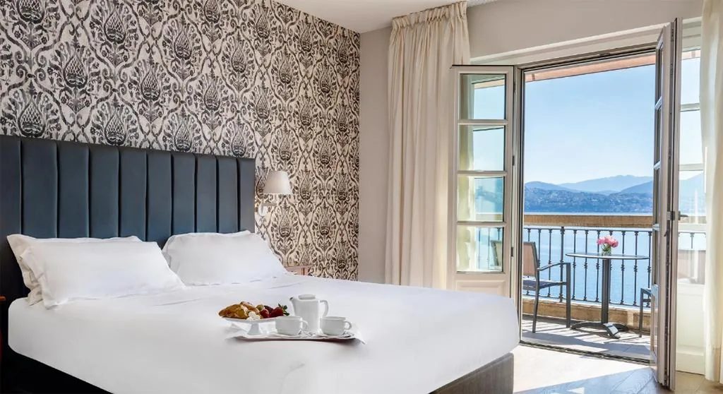 Junior Suite with Lake View — Park Hotel Italia