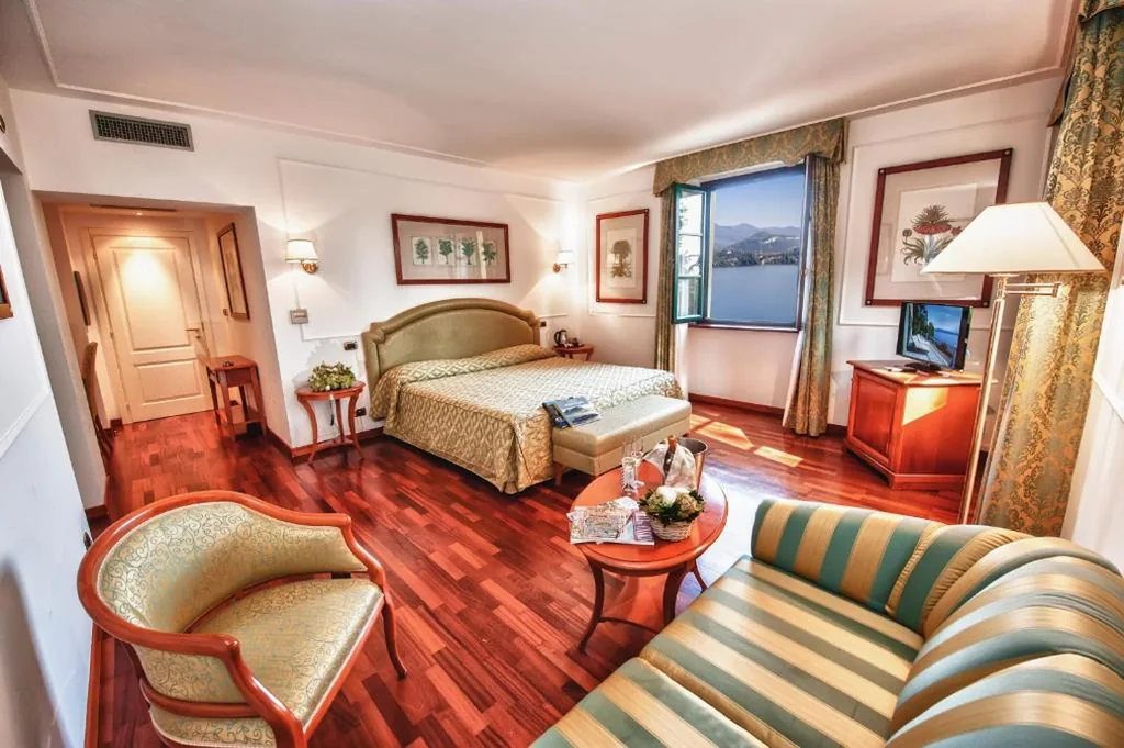 Junior Suite con Vista Lago — Relais Casali della Cisterna