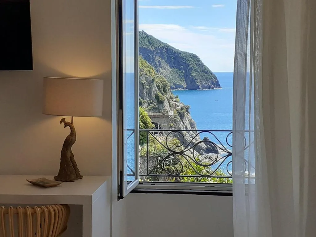 Junior Suite with Sea View — Alla Porta Rossa