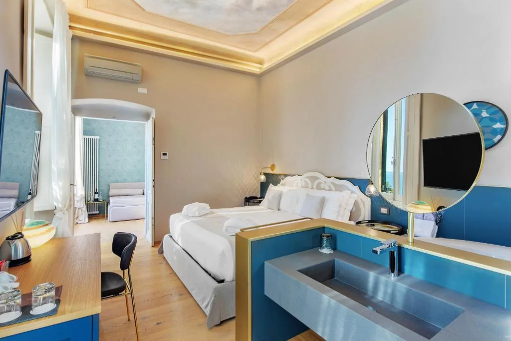 Junior Suite con Vista Mare e Vasca Idromassaggio — Villa Riviera Resort