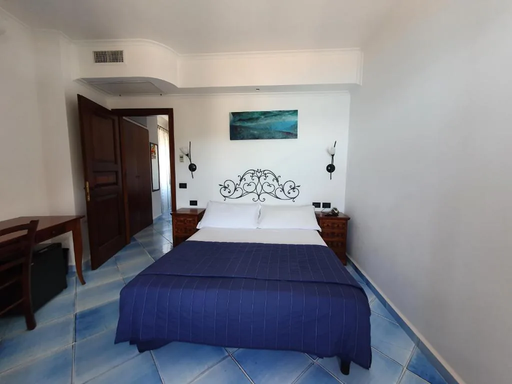 Junior Suite with Sea View — Hotel Corallo Sperlonga