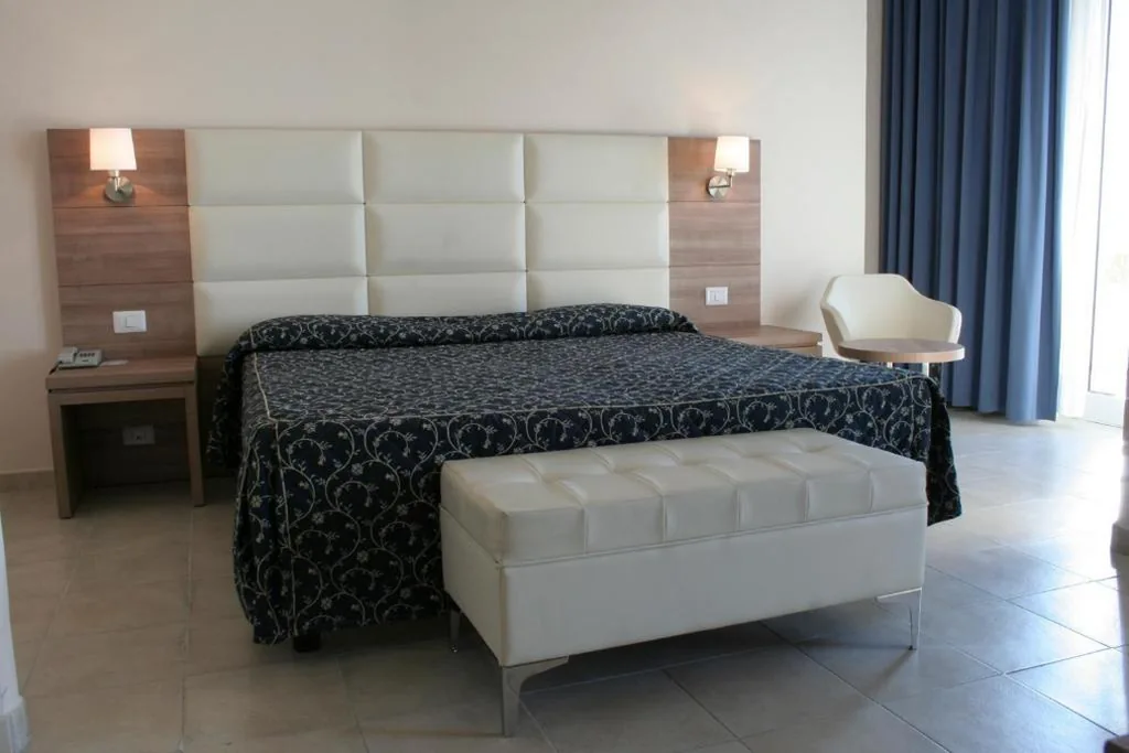 Junior Suite con Vista Mare — Hotel Mediterraneo