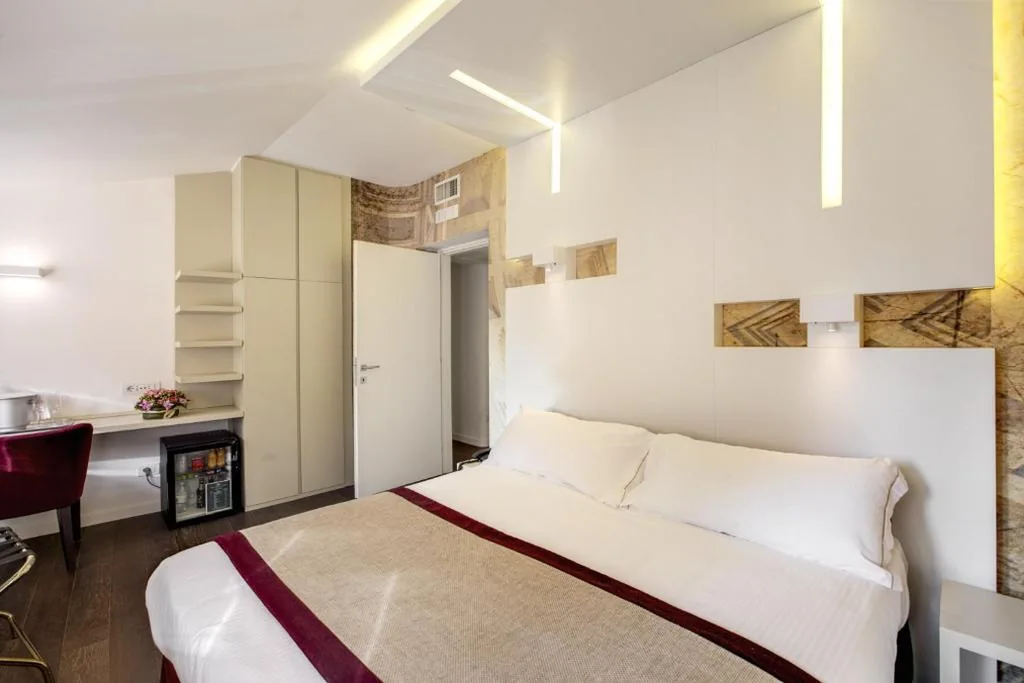 Junior Suite with Pantheon View — Albergo Abruzzi