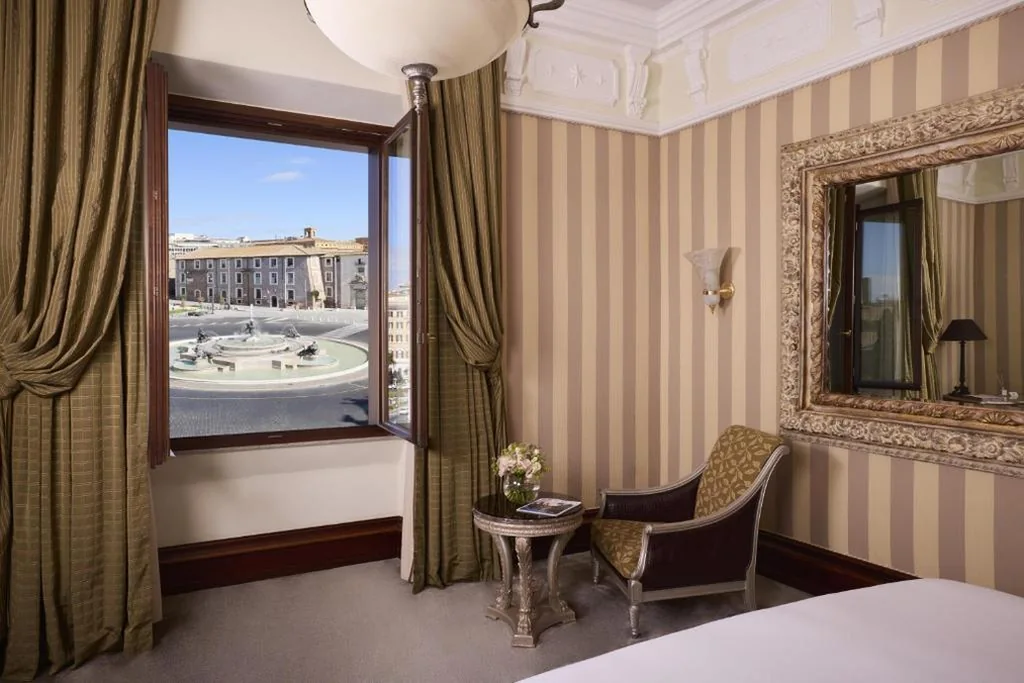 Junior Suite con Vista Piazza — Anantara Palazzo Naiadi Rome Hotel – A Leading Hotel of the World