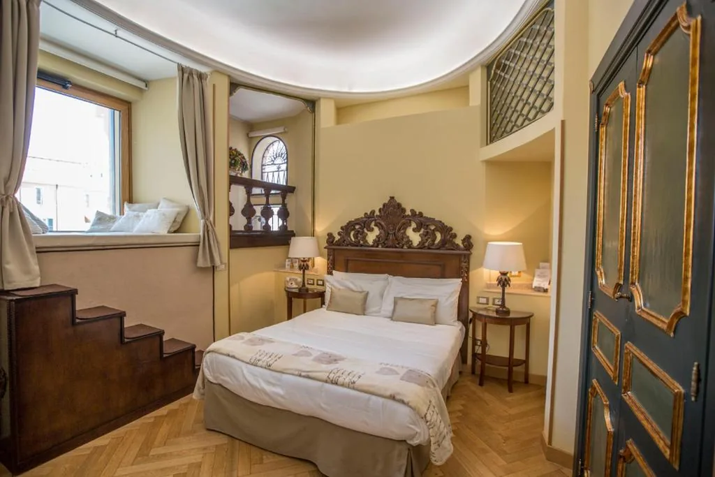 Junior Suite con Vista — Royal Suite Trinità Dei Monti