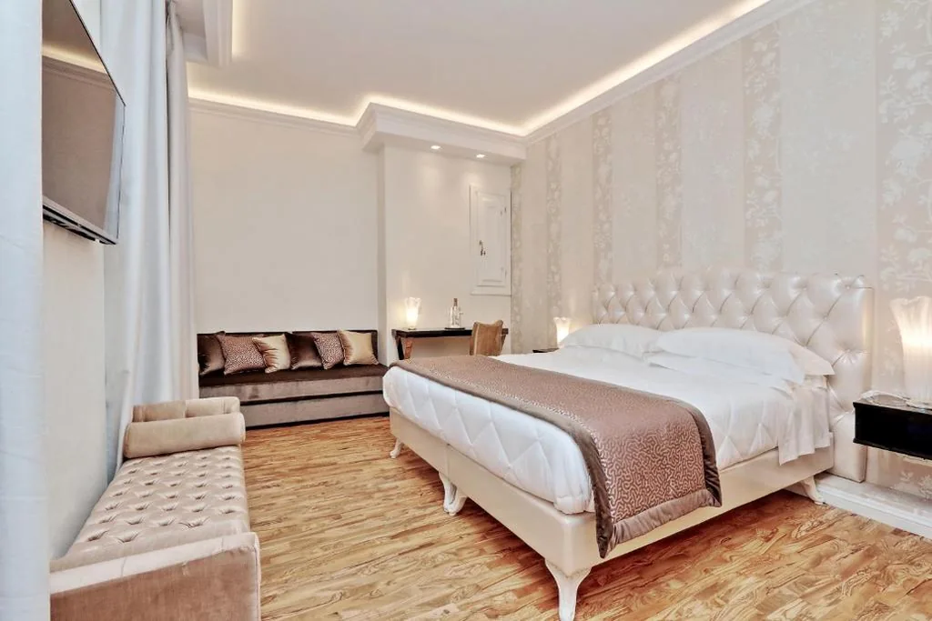 Deluxe Junior Suite — BQ House COLOSSEUM Luxury Rooms