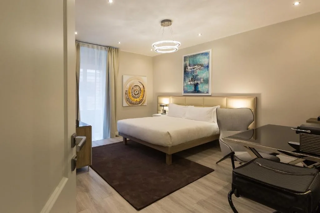 Deluxe Junior Suite — Clementi Portrait