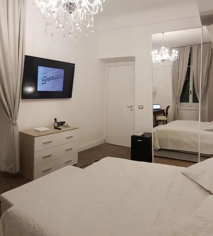 Junior Suite Deluxe with Hammam — VarazzeSuite Sauna e Hammam