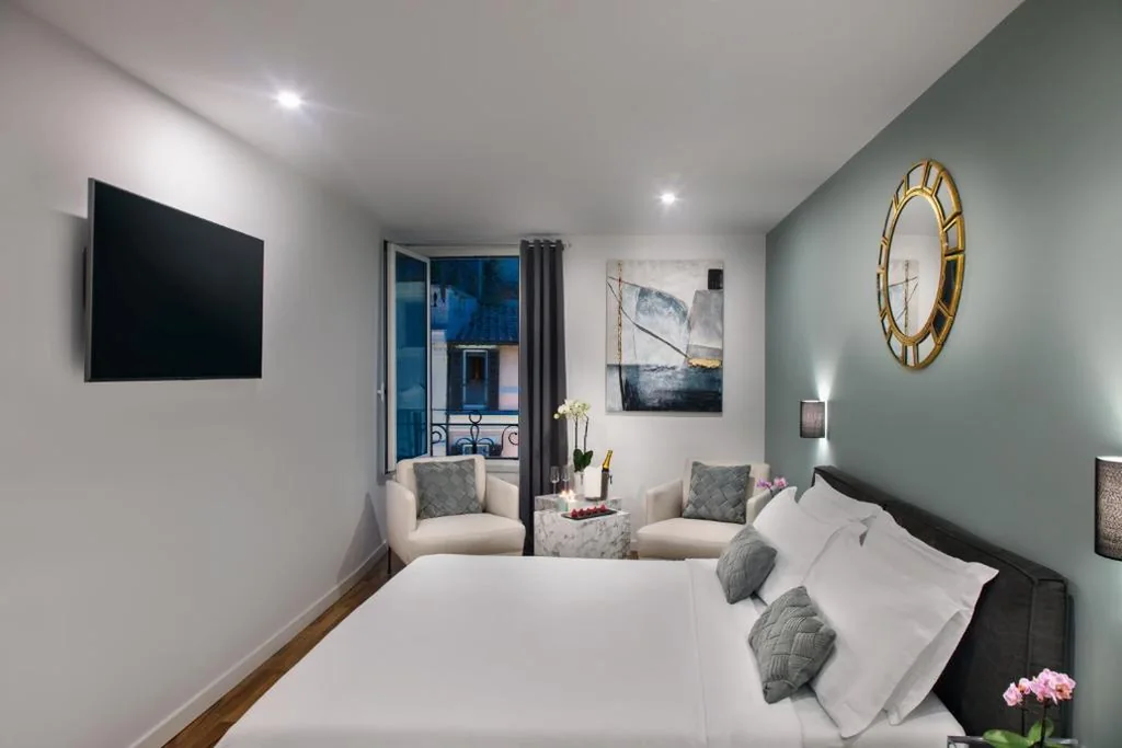Junior Suite Deluxe con Vista — Fellini Design Suites