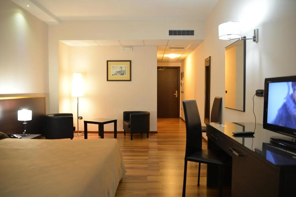 Junior Suite — Forum Palace Hotel