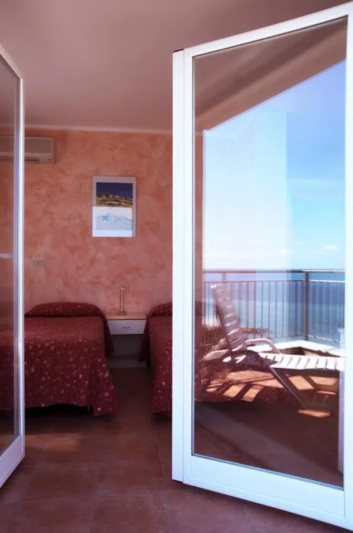 Junior Suite — Hotel Ambassador