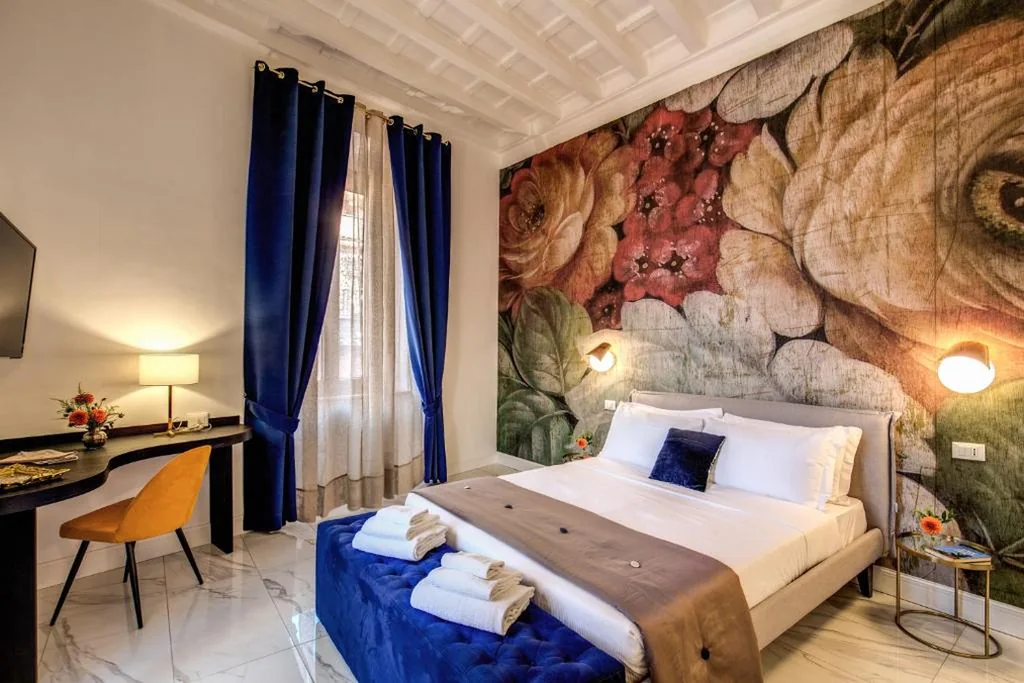 Junior Suite — Little Queen Pantheon