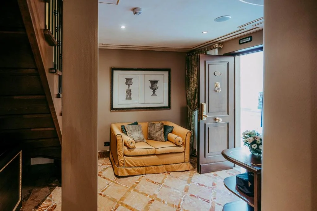 Junior Suite — River Palace Hotel