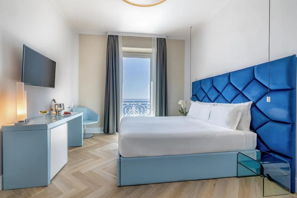 Junior Suite Riviera Exclusive con balcone e vista mare — Miramare The Palace Resort