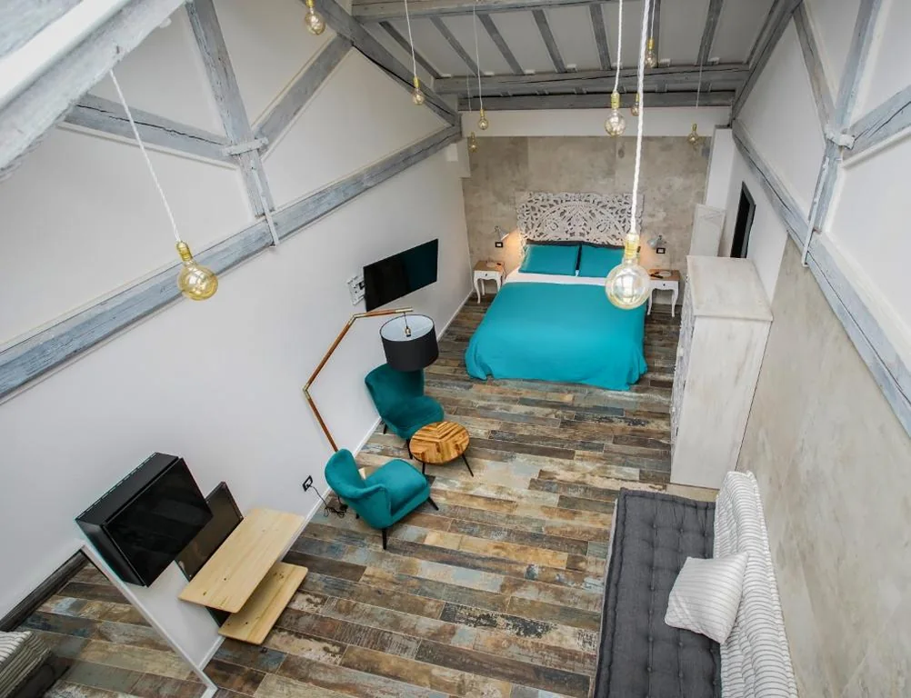 Junior Suite — Rosso Cortese