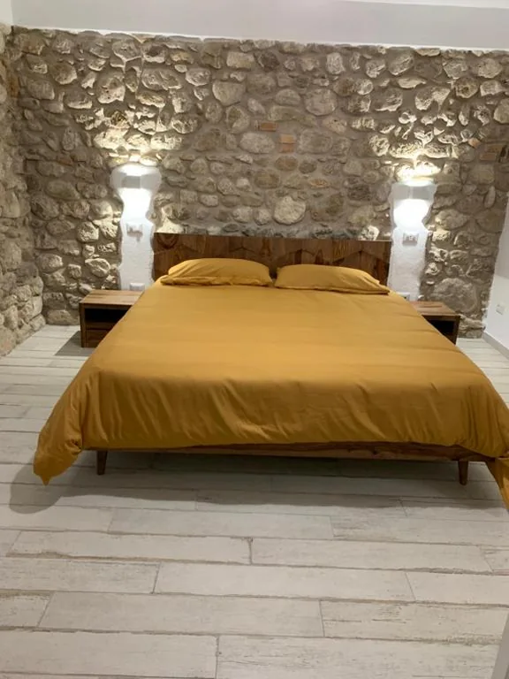 LA CASA DI PIETRA