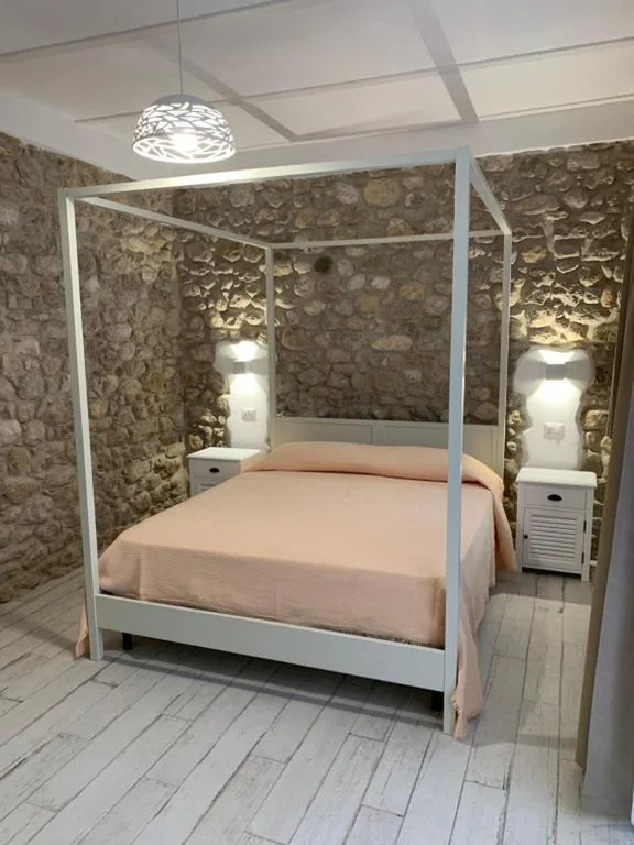 LA CASA DI PIETRA