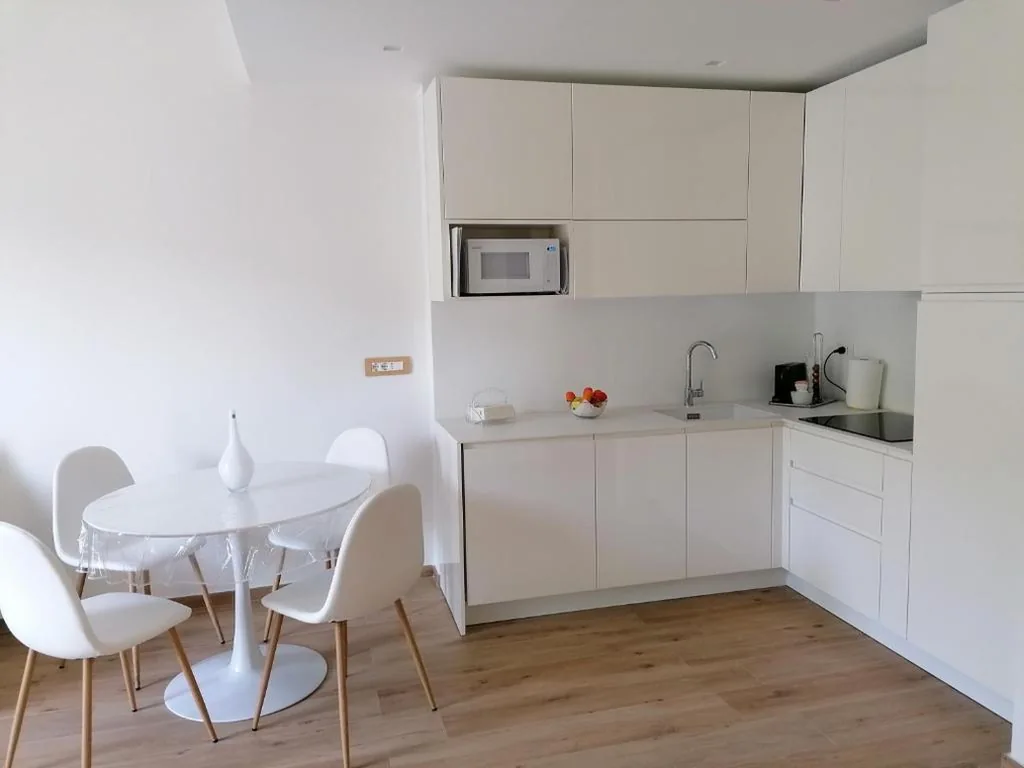 La conchiglia, air conditioning and parking